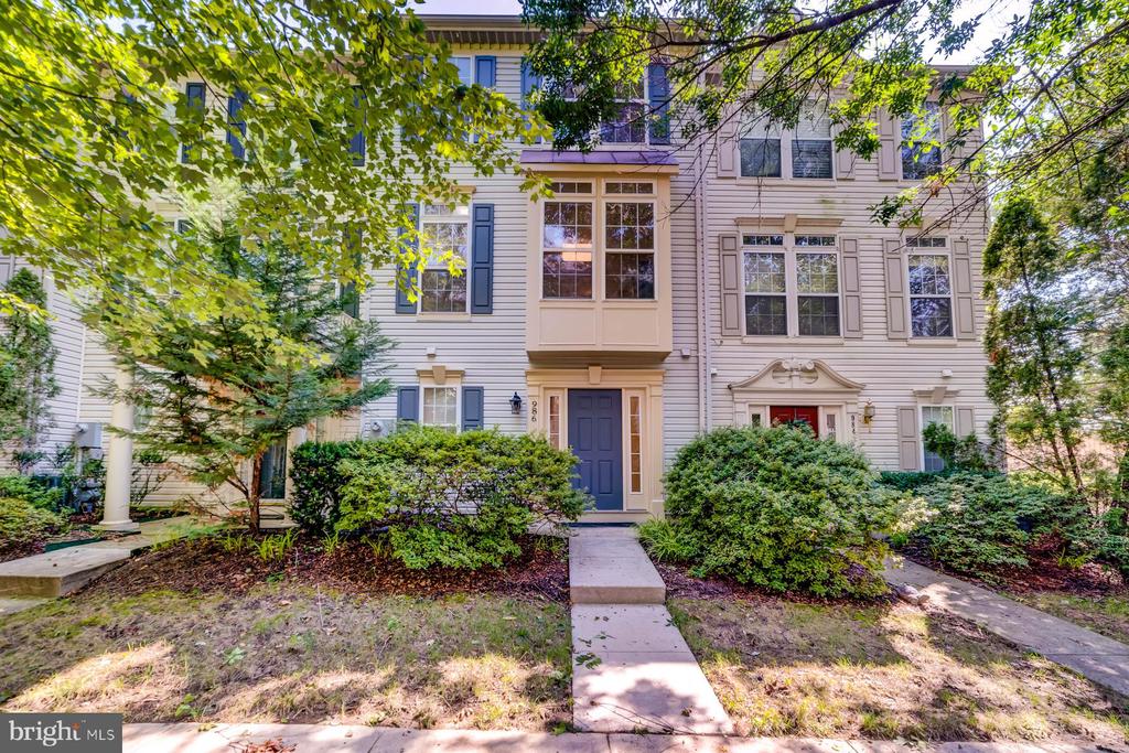 986 HARRISON CIRCLE
