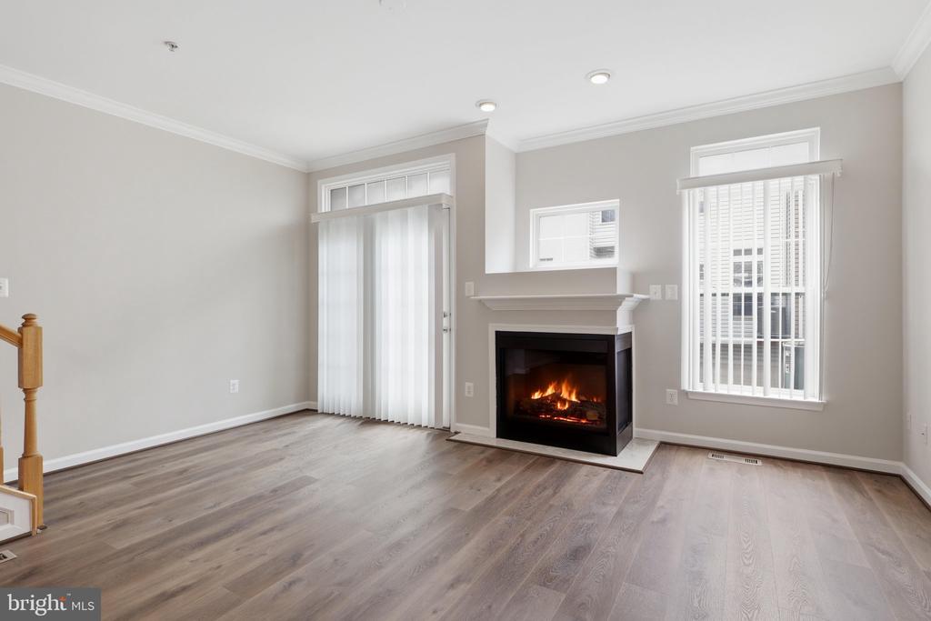 986 HARRISON CIRCLE