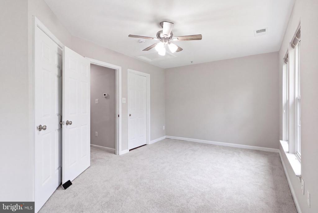 986 HARRISON CIRCLE