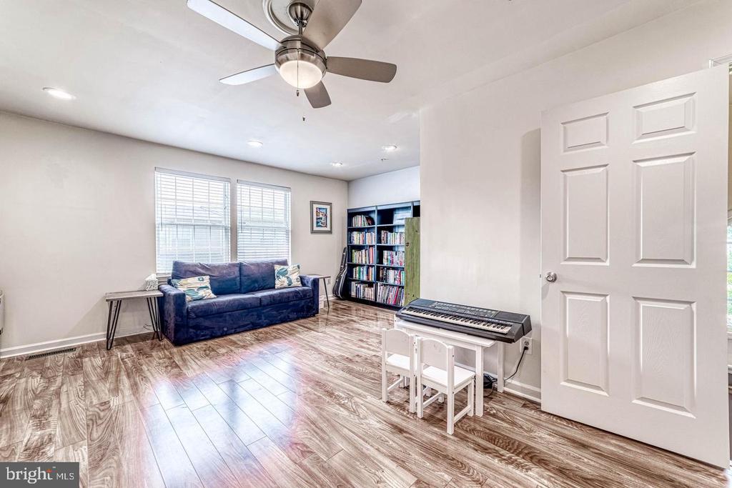 5807 PEARSON LANE