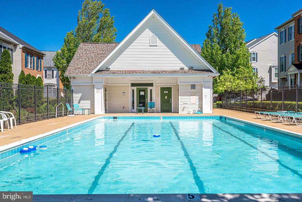5807 PEARSON LANE