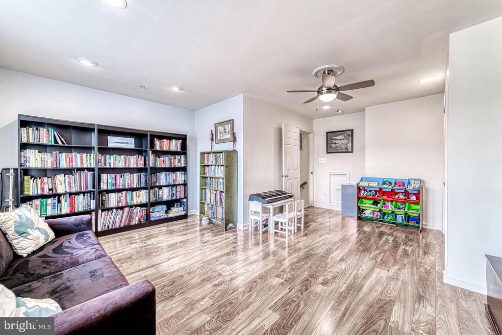 5807 PEARSON LANE