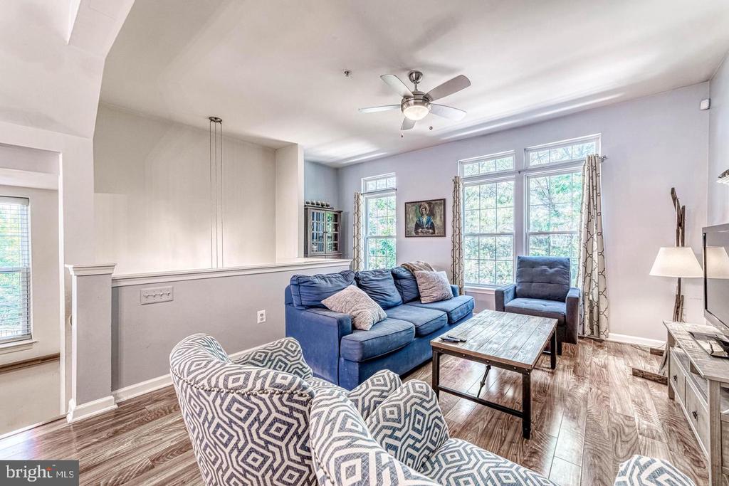 5807 PEARSON LANE