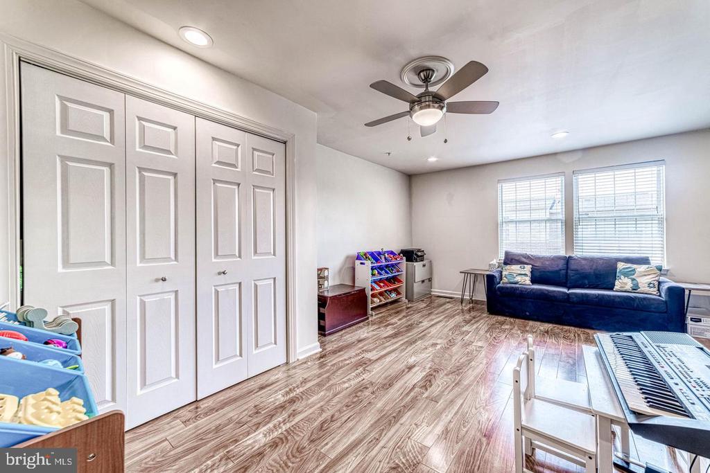 5807 PEARSON LANE