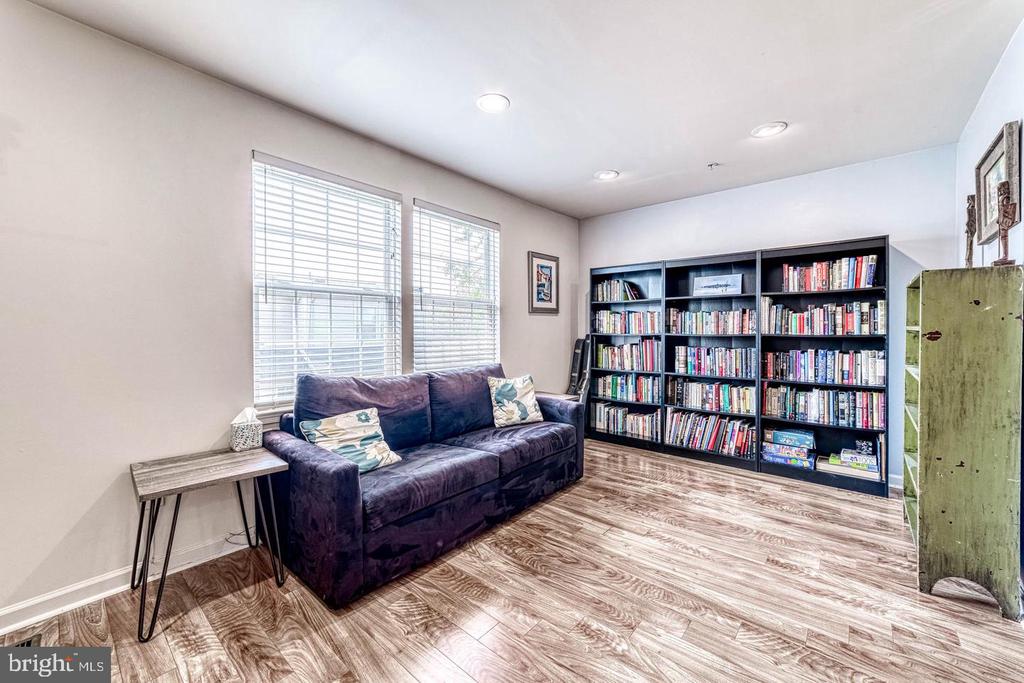 5807 PEARSON LANE