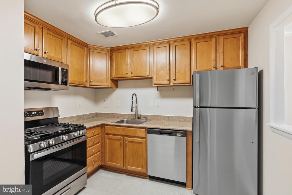 10570 MAIN STREET 302