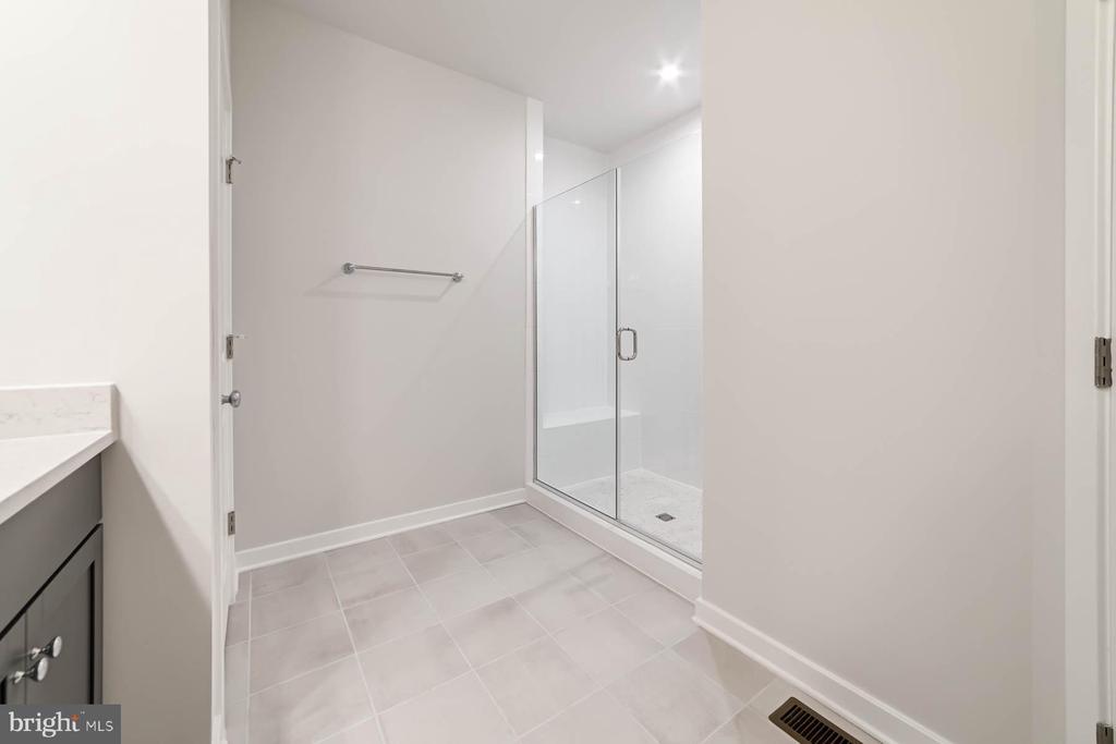 6227 ALMERICO PL