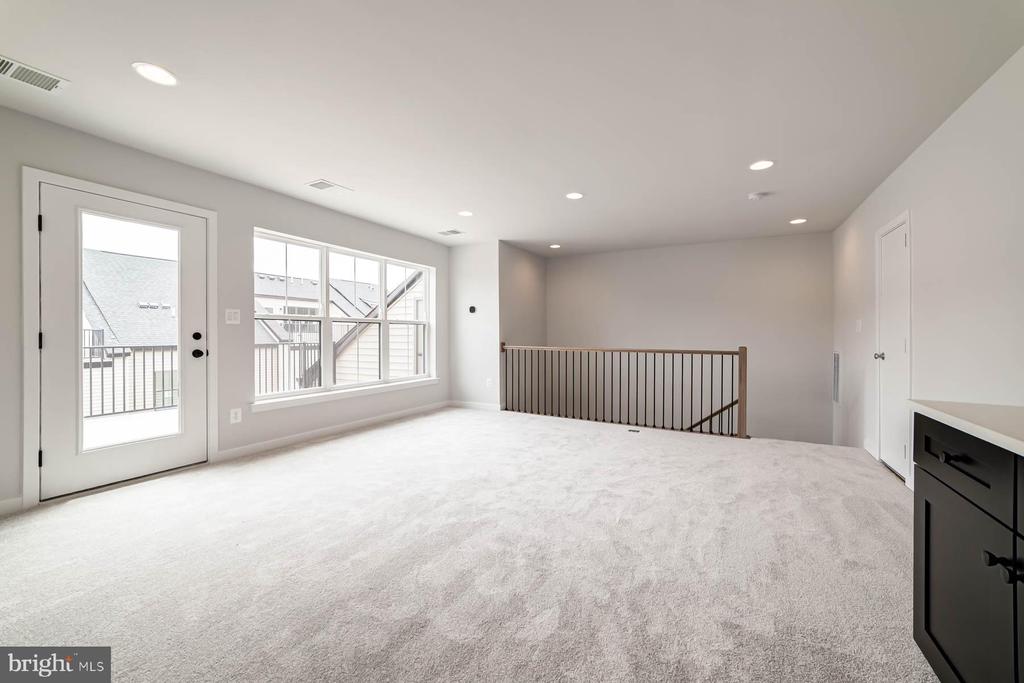 6227 ALMERICO PL