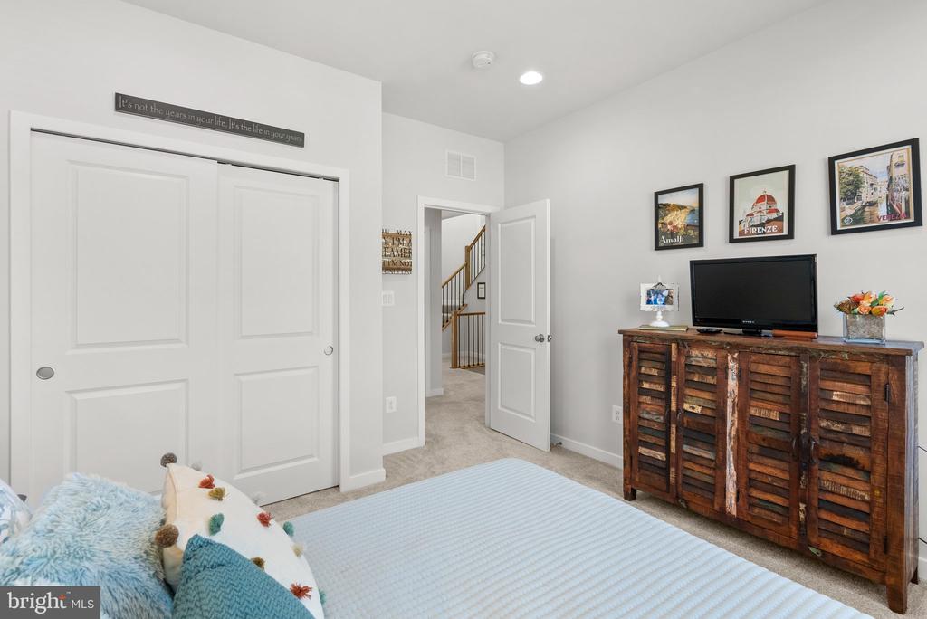 6227 ALMERICO PL