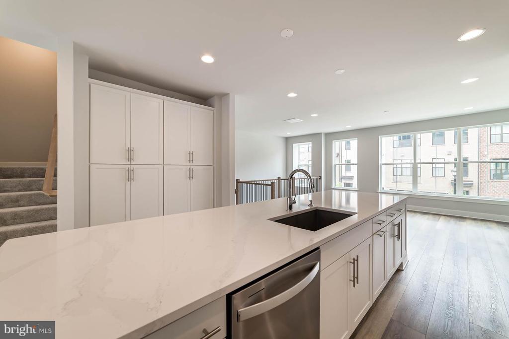 6227 ALMERICO PL