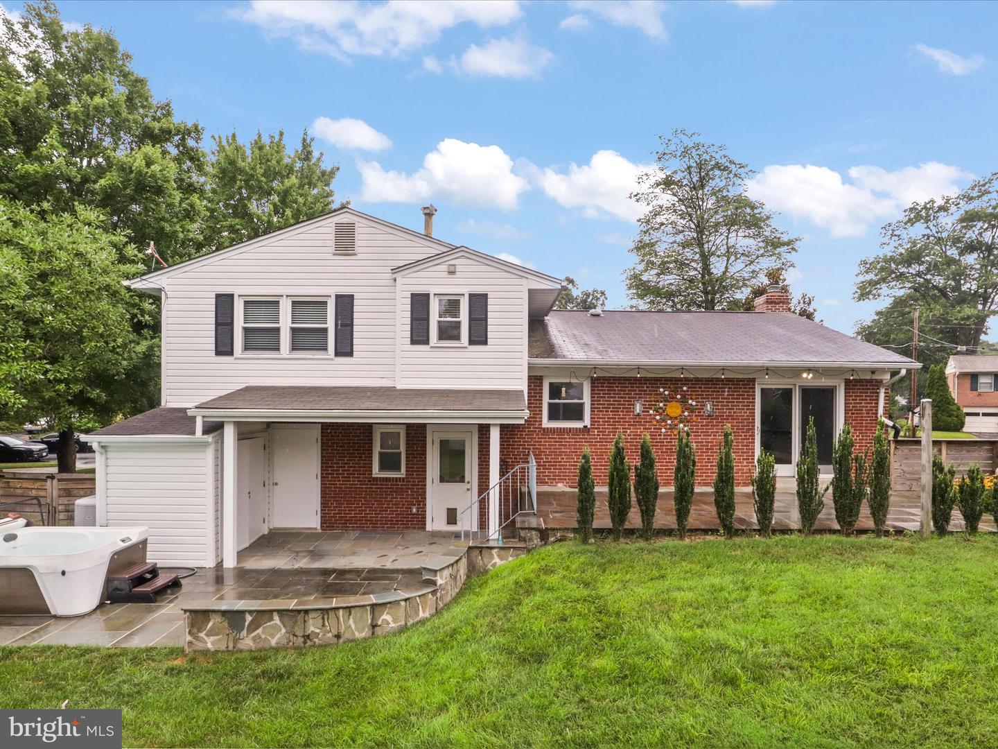 8323 Blowing Rock Rd