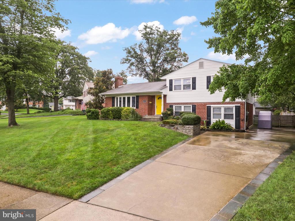 8323 Blowing Rock Rd