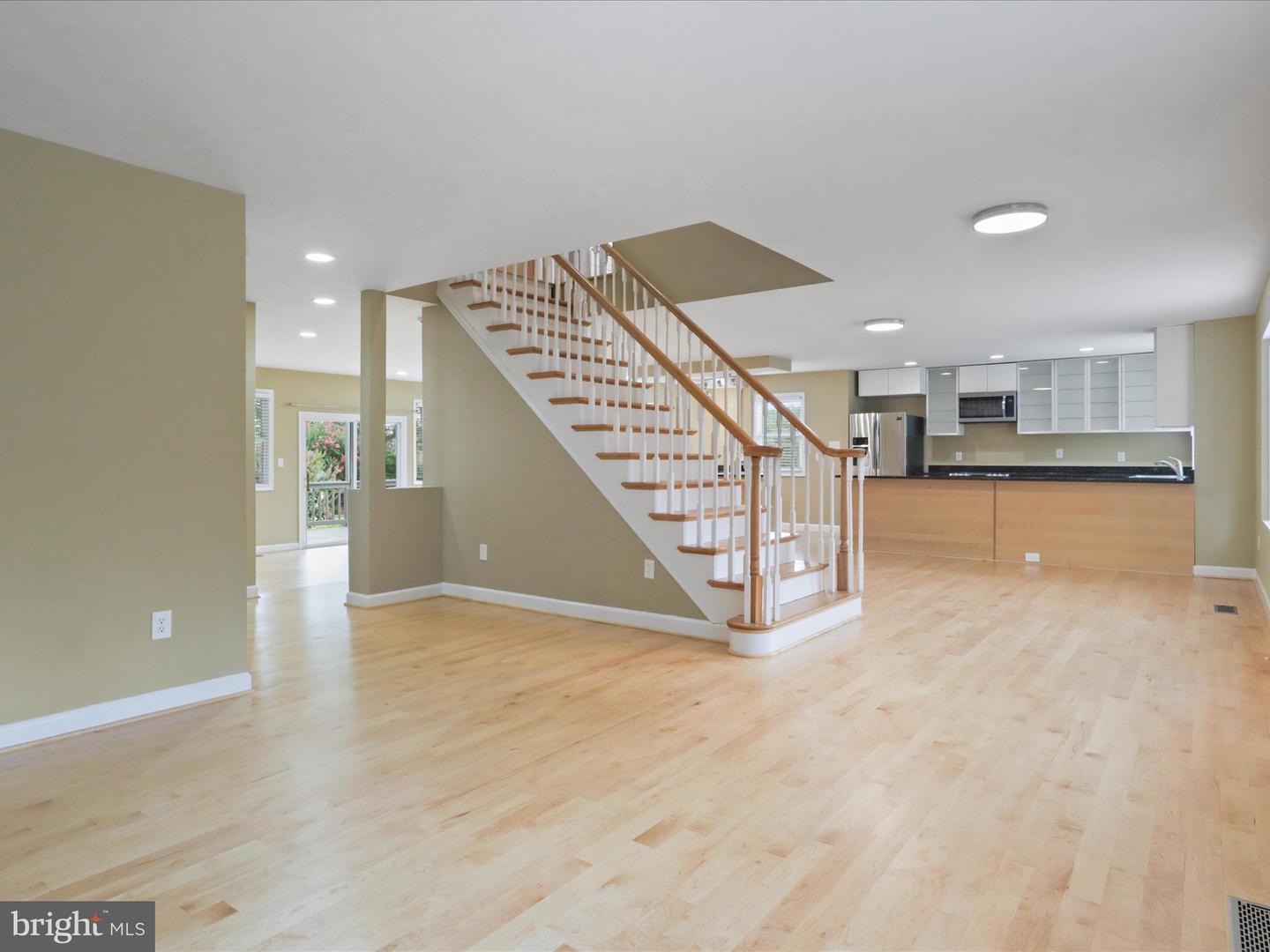 4415 Roberts Ave