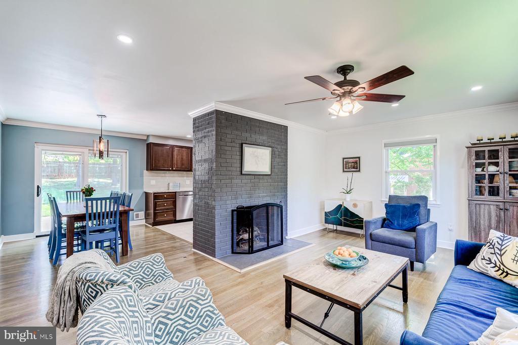 7806 JANSEN DRIVE