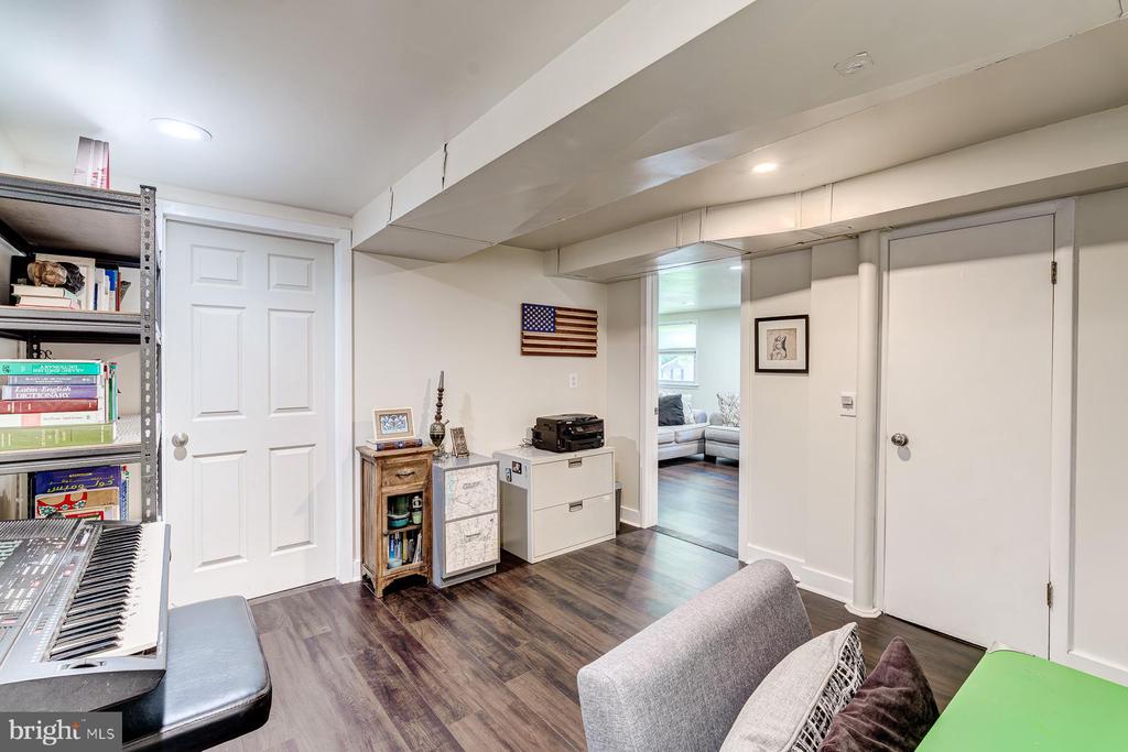 7806 JANSEN DRIVE