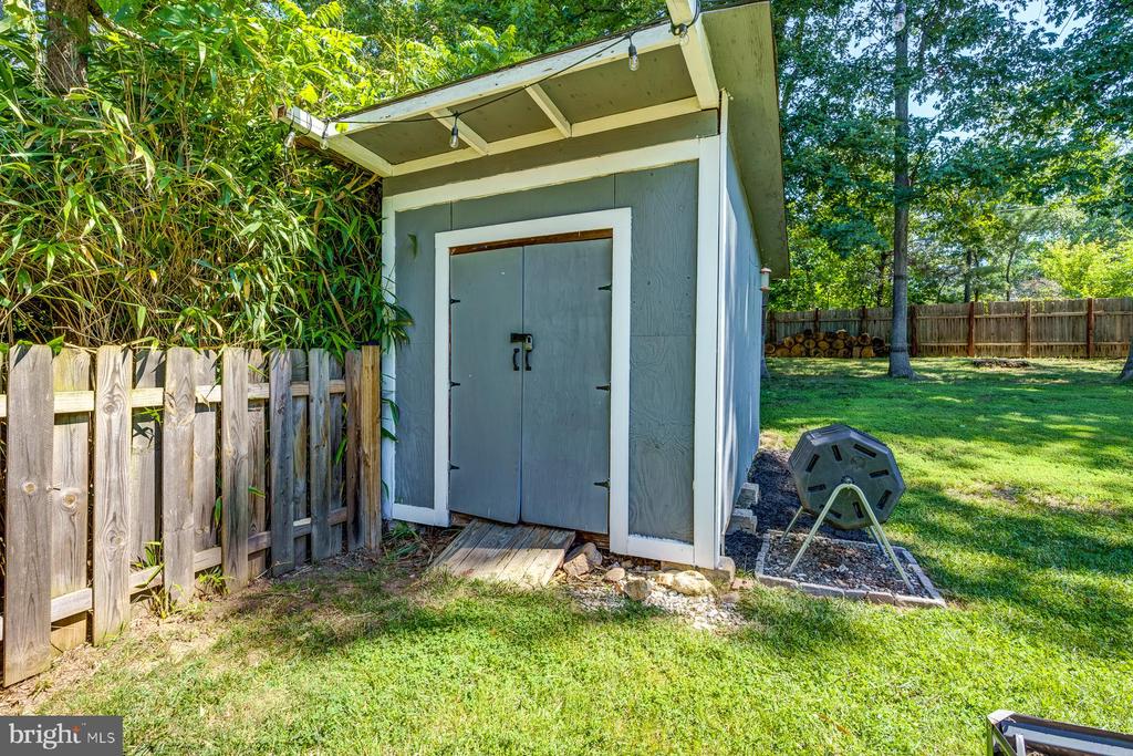 7806 JANSEN DRIVE