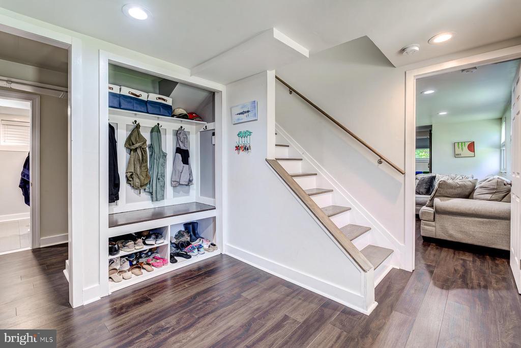 7806 JANSEN DRIVE