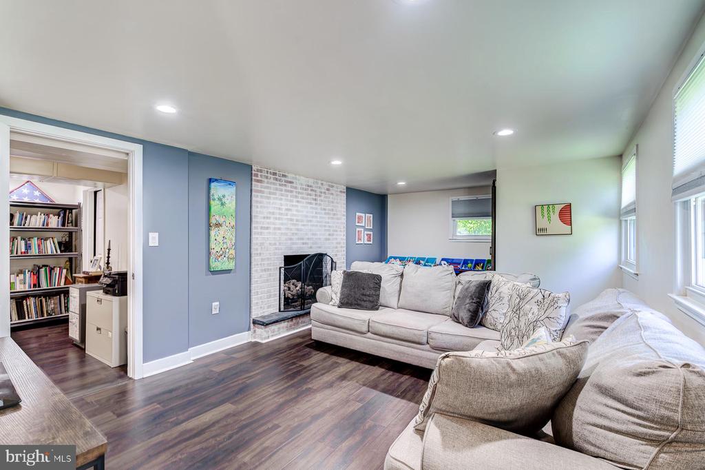 7806 JANSEN DRIVE