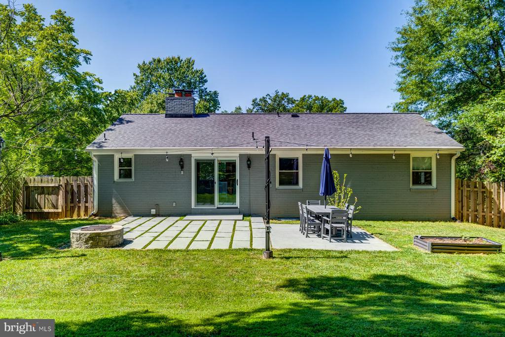 7806 JANSEN DRIVE