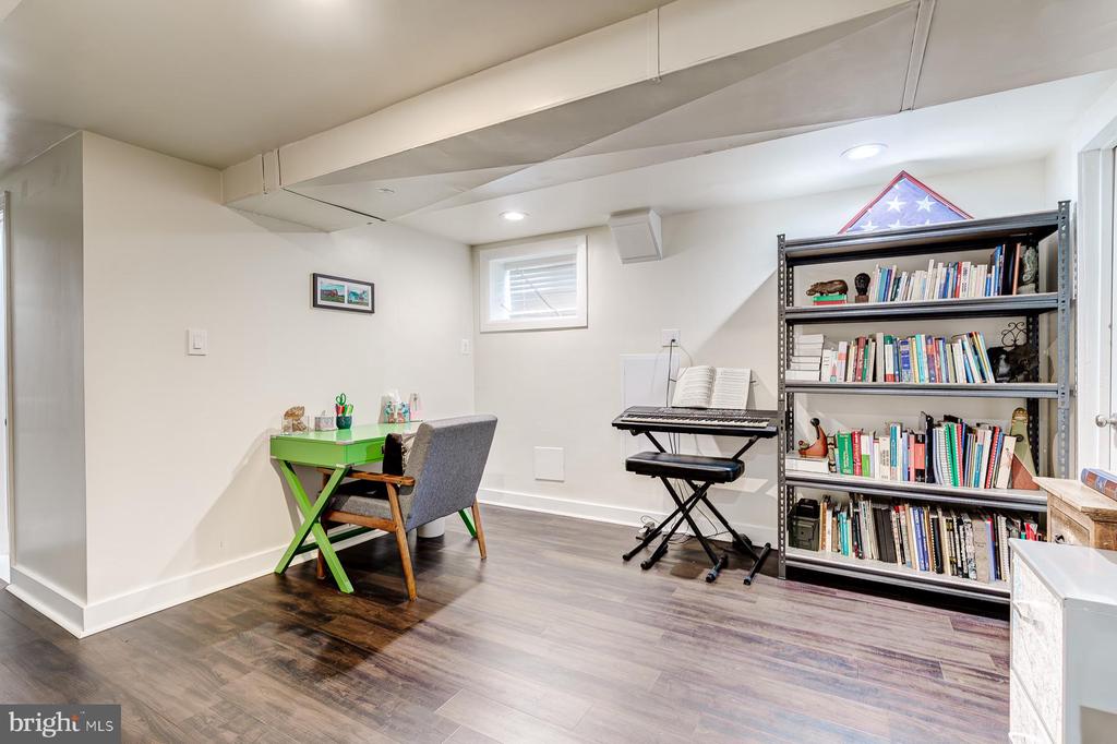 7806 JANSEN DRIVE