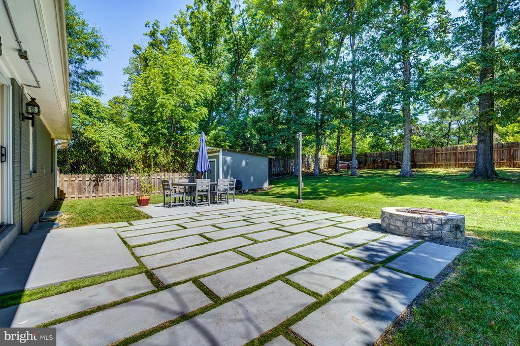 7806 JANSEN DRIVE