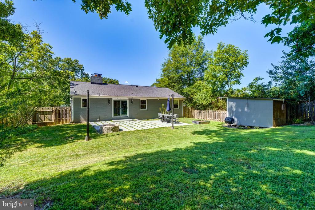 7806 JANSEN DRIVE