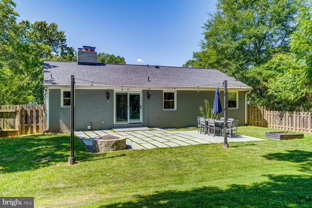 7806 JANSEN DRIVE
