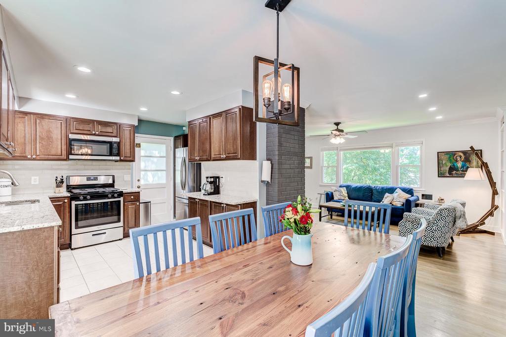 7806 JANSEN DRIVE