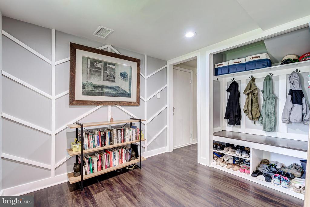7806 JANSEN DRIVE