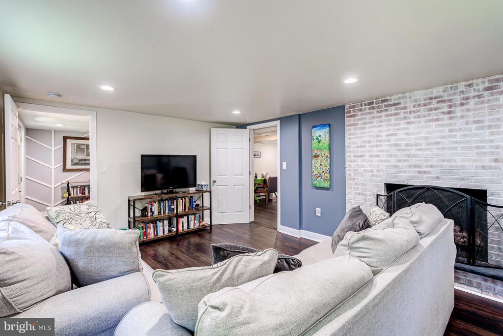 7806 JANSEN DRIVE