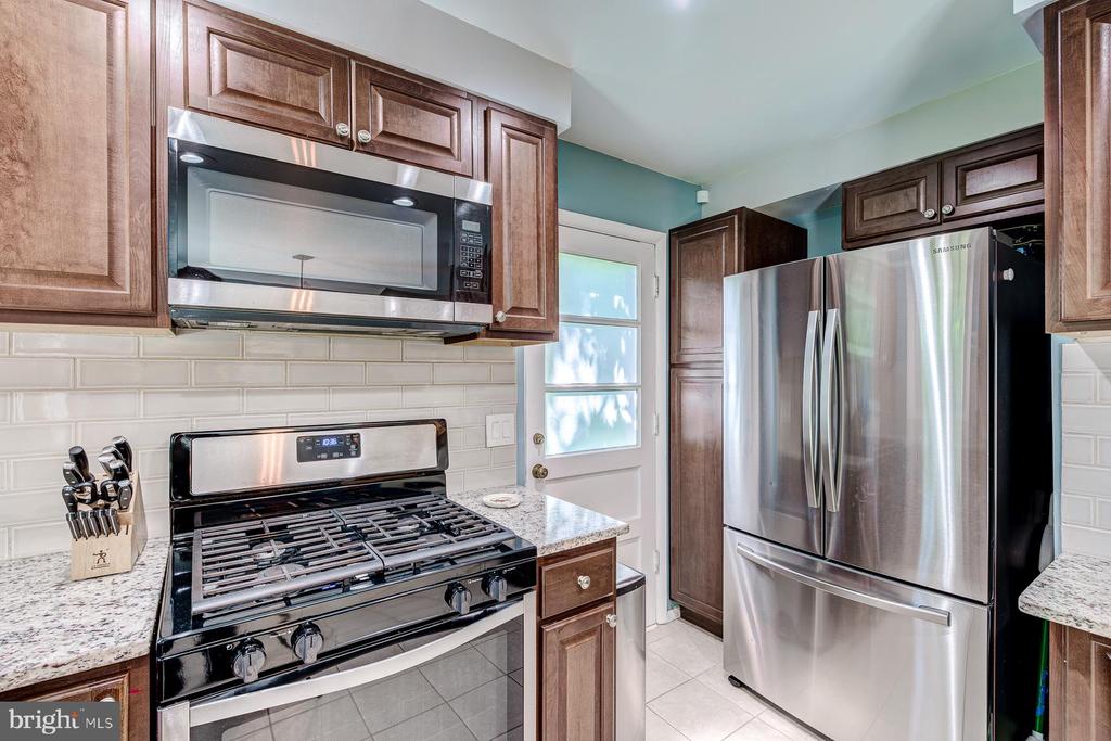 7806 JANSEN DRIVE