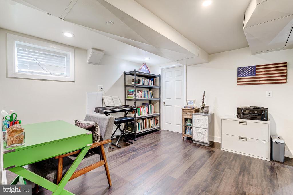 7806 JANSEN DRIVE