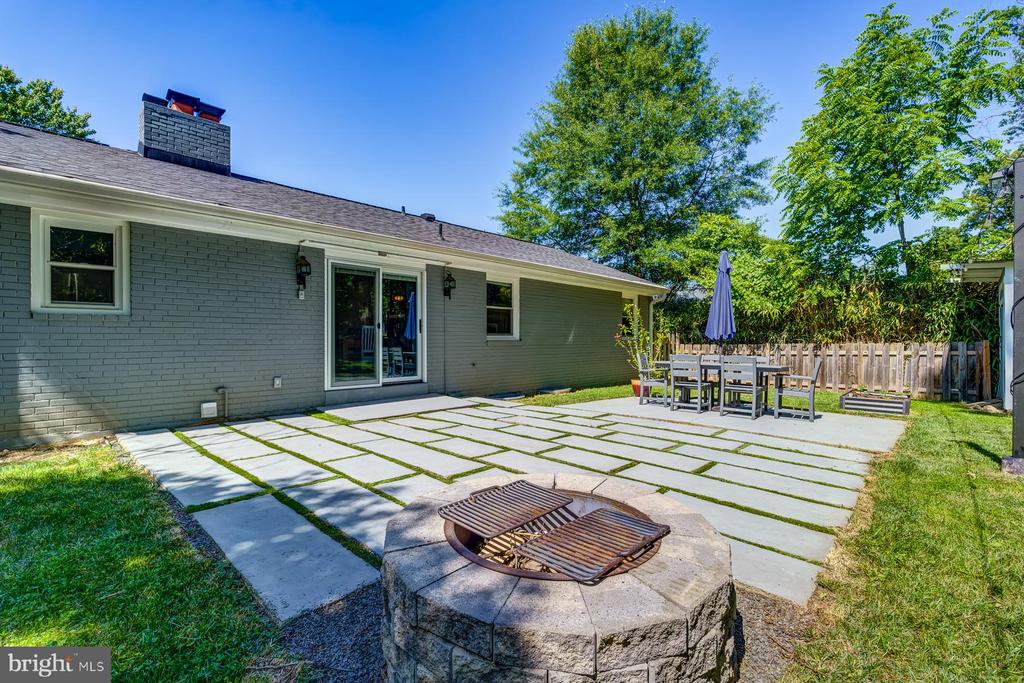 7806 JANSEN DRIVE