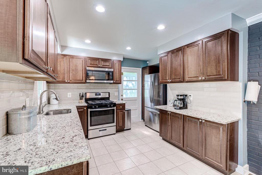 7806 JANSEN DRIVE