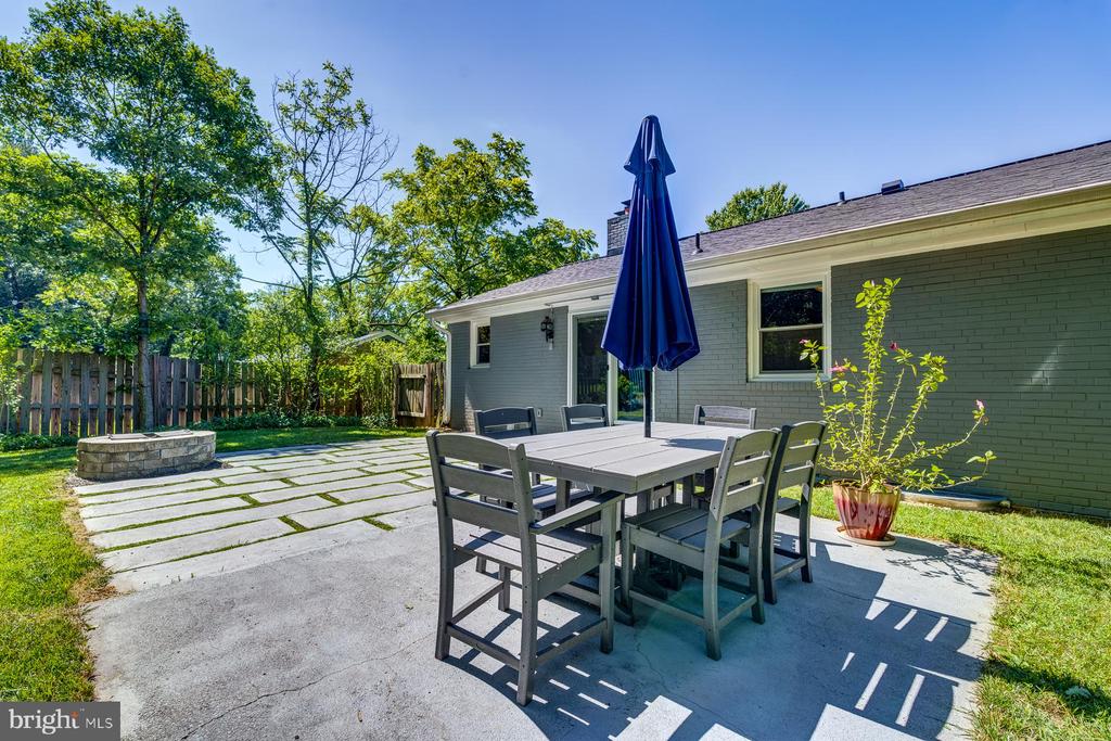 7806 JANSEN DRIVE