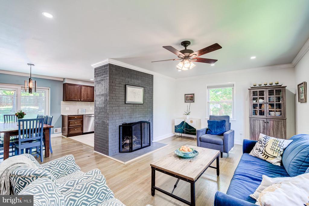 7806 JANSEN DRIVE
