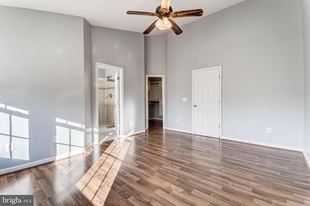 2396 BATTERY HILL CIR
