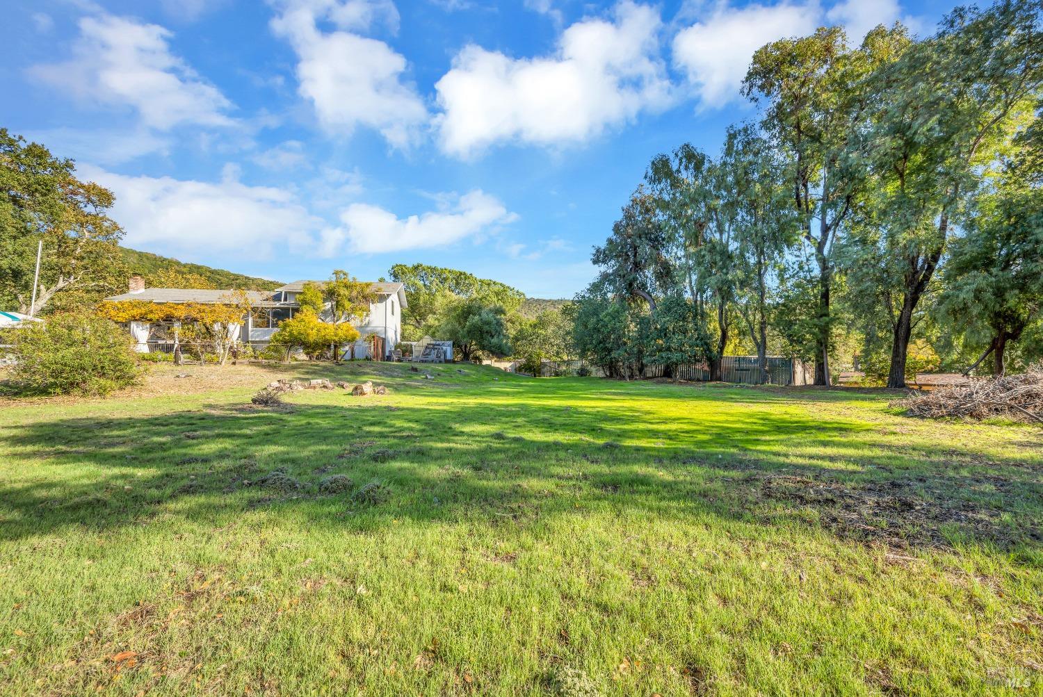 1195-1197 Alberca Rd