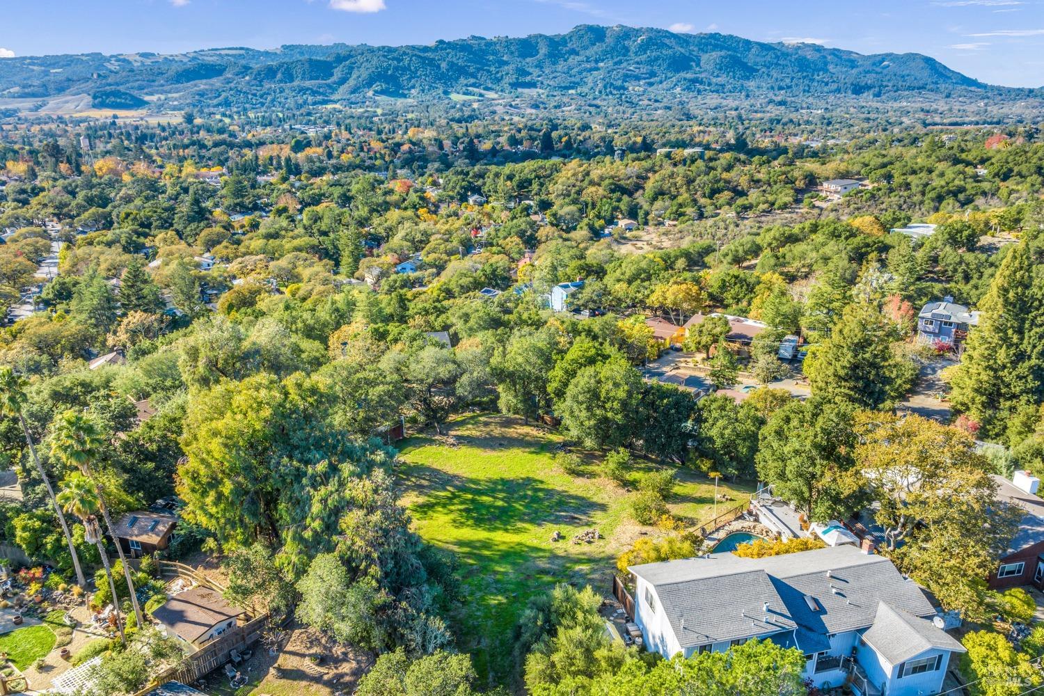 1195-1197 Alberca Rd