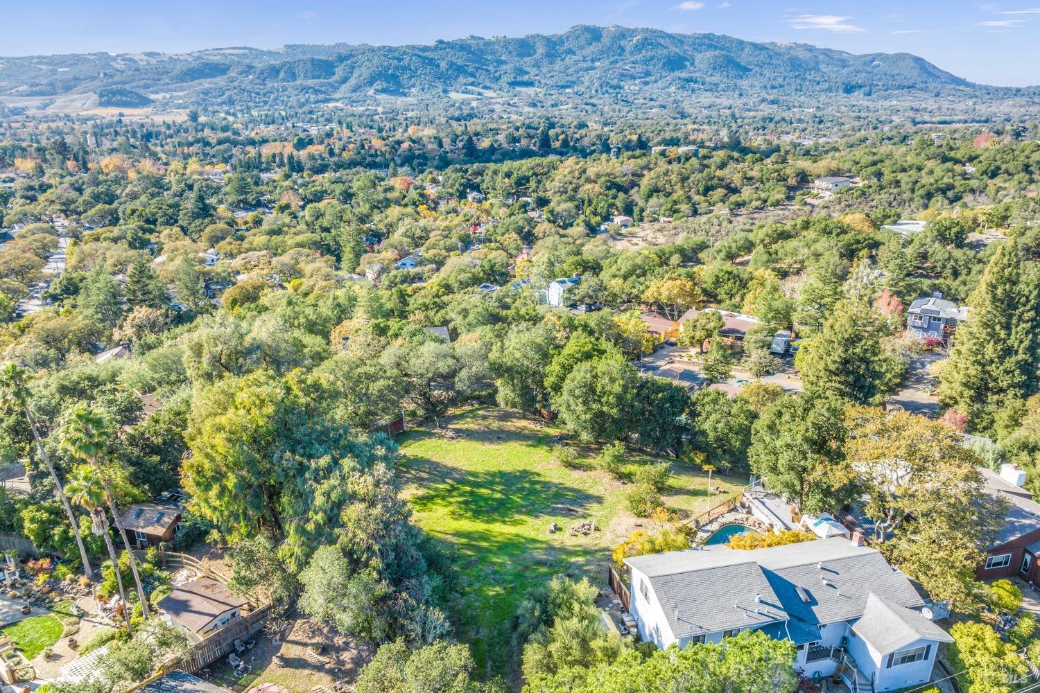 1195-1197 Alberca Rd