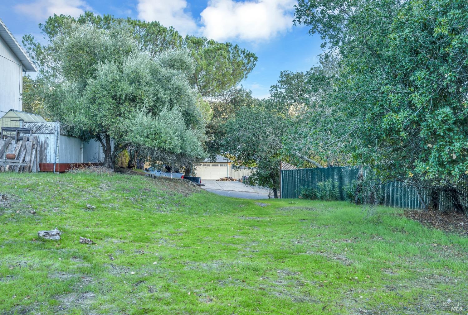 1195-1197 Alberca Rd