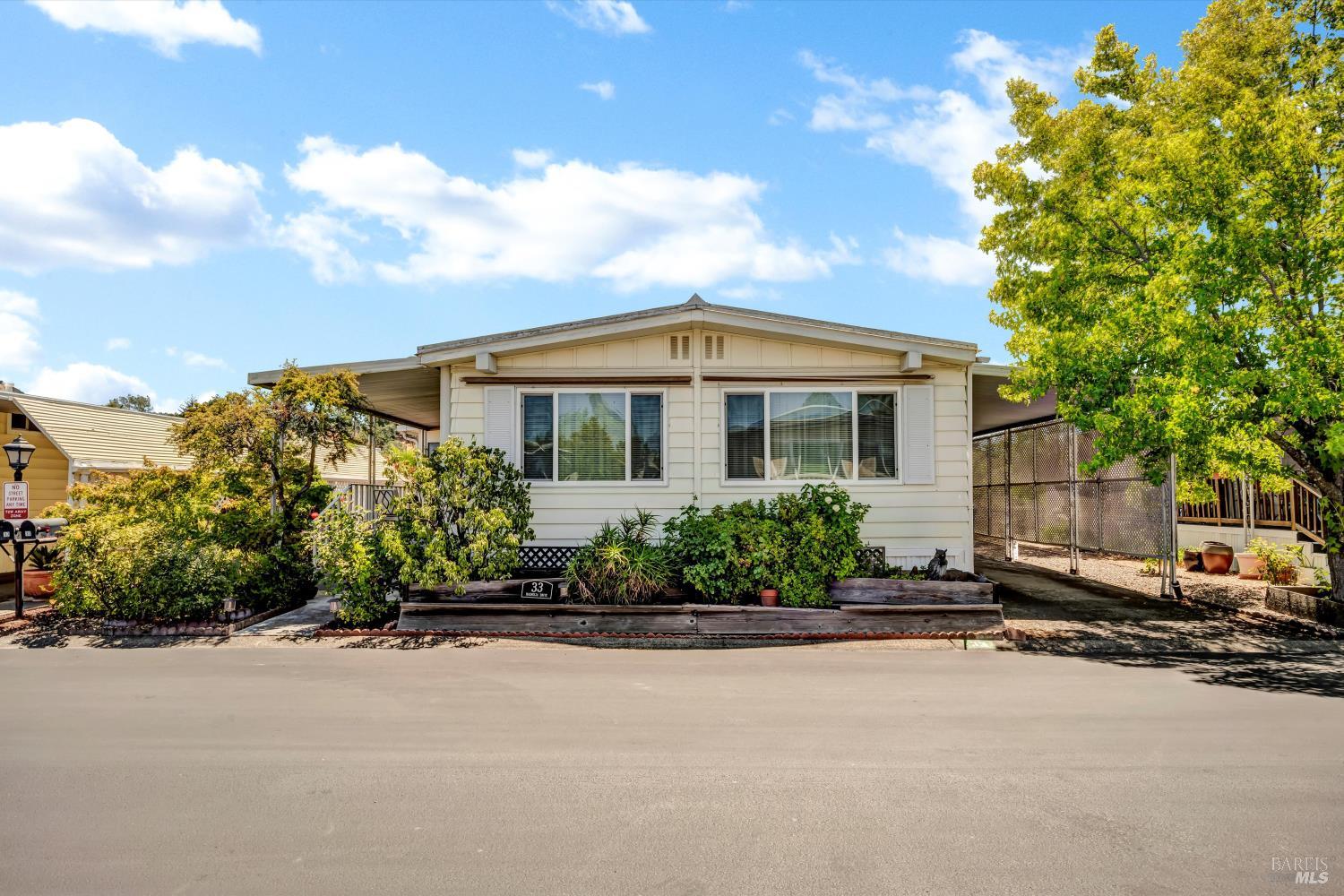 33 Magnolia Dr