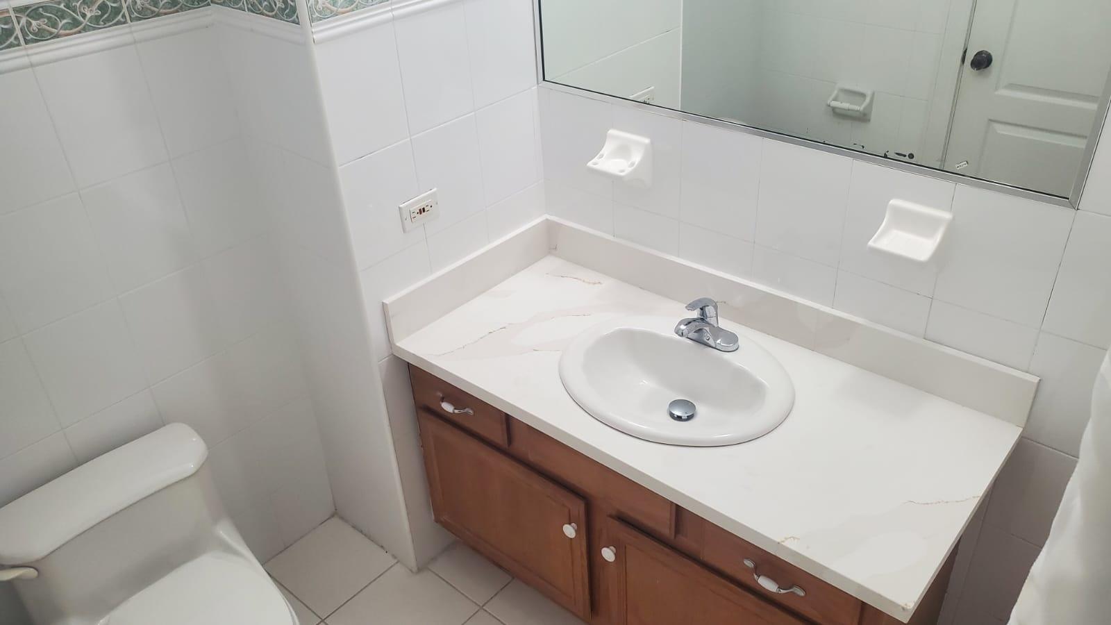 SEAVIEW DRIVE Unit: 4