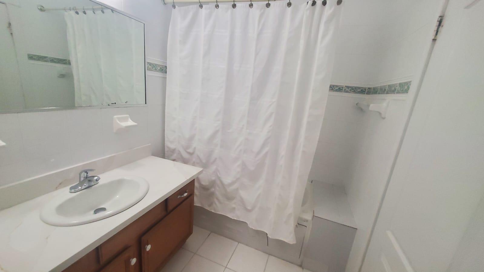 SEAVIEW DRIVE Unit: 4