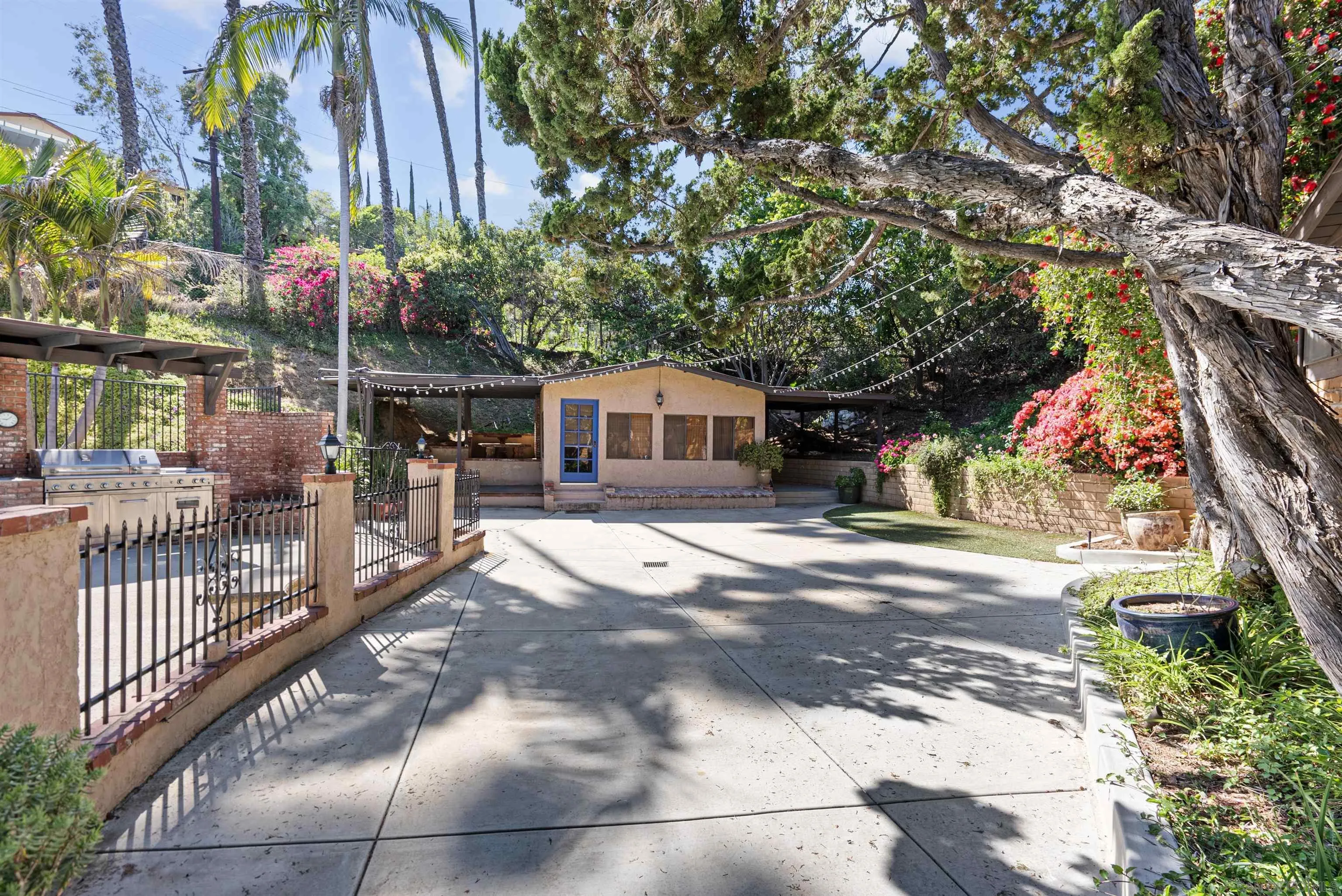 4201 Avenida Gregory