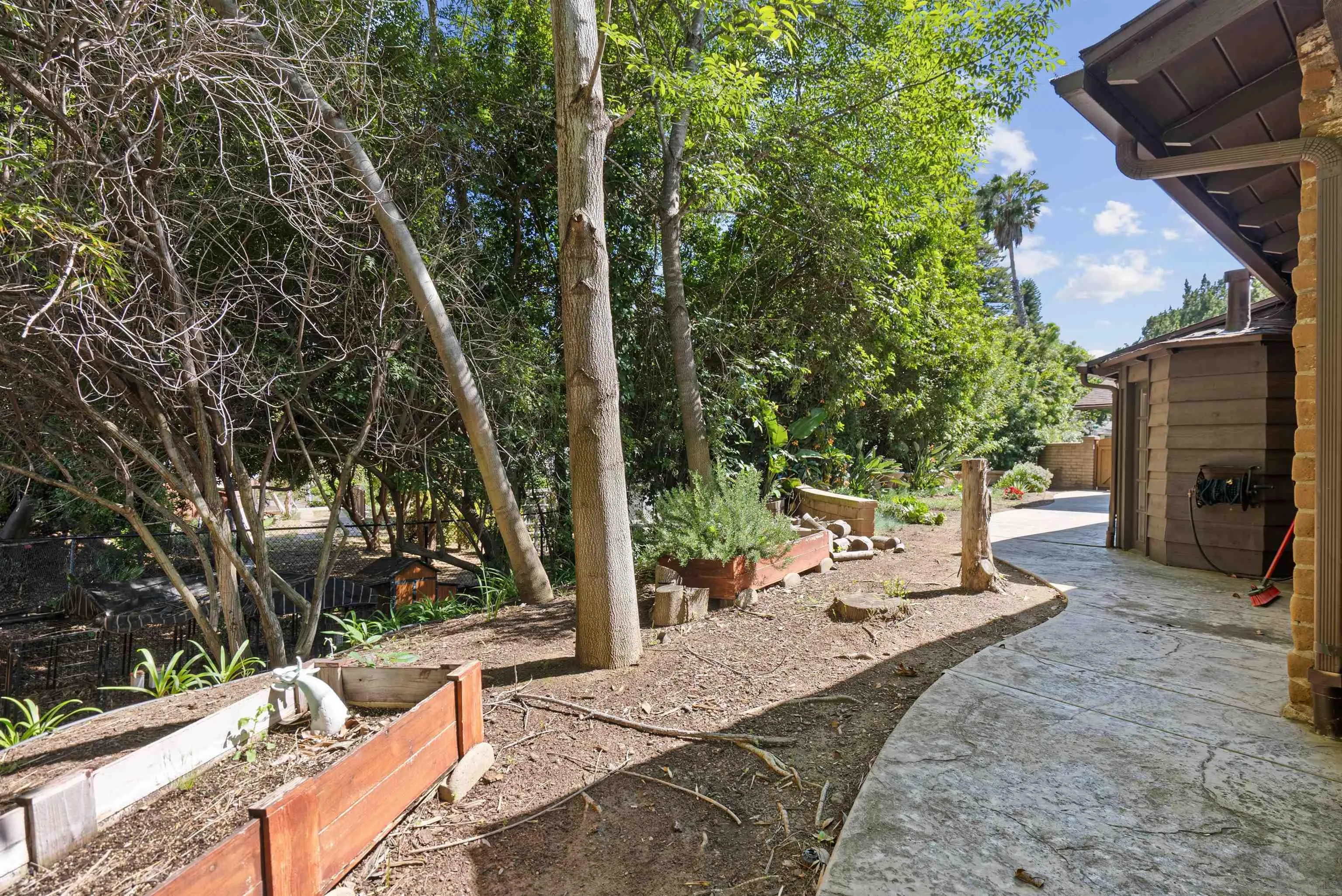 4201 Avenida Gregory