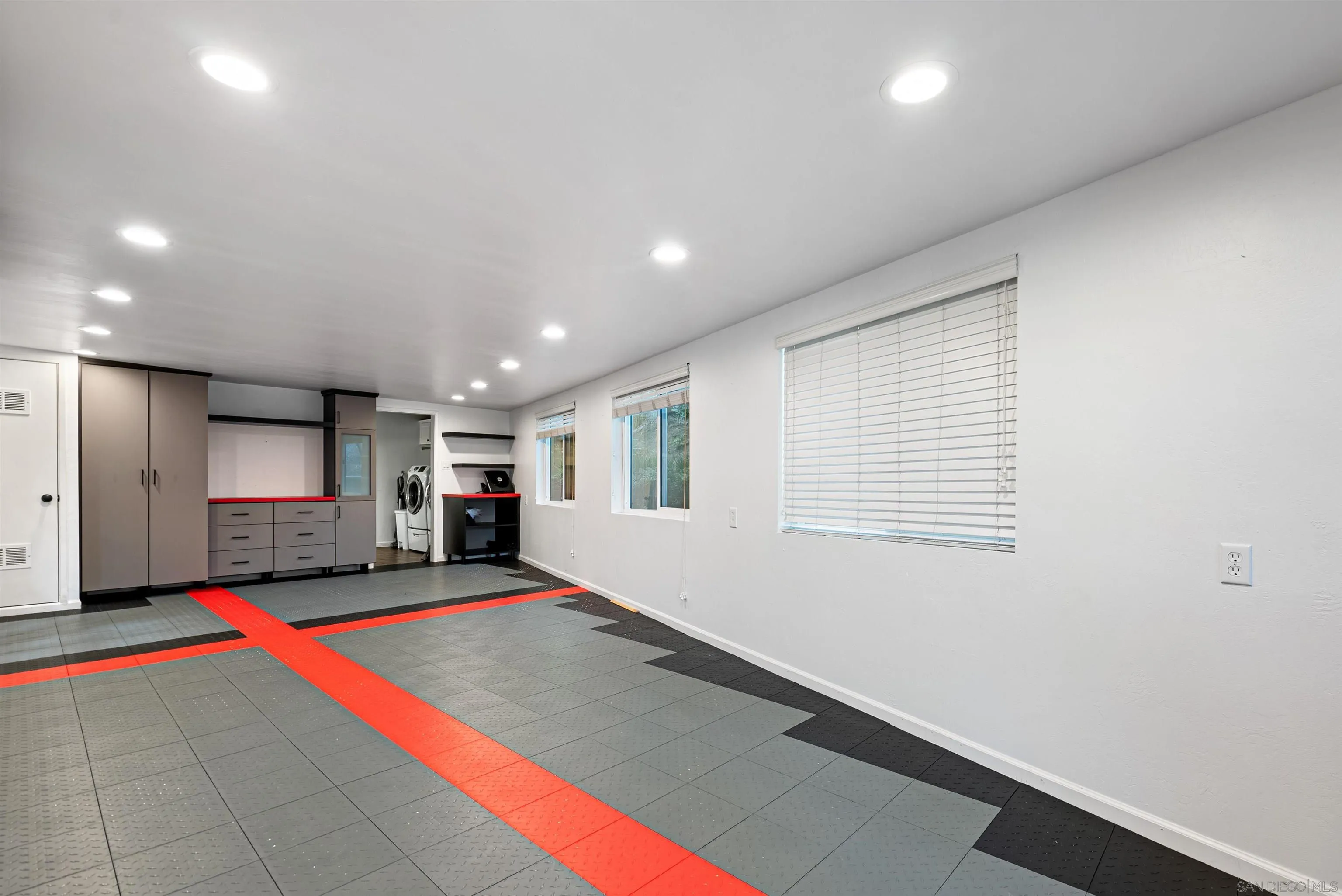4201 Avenida Gregory