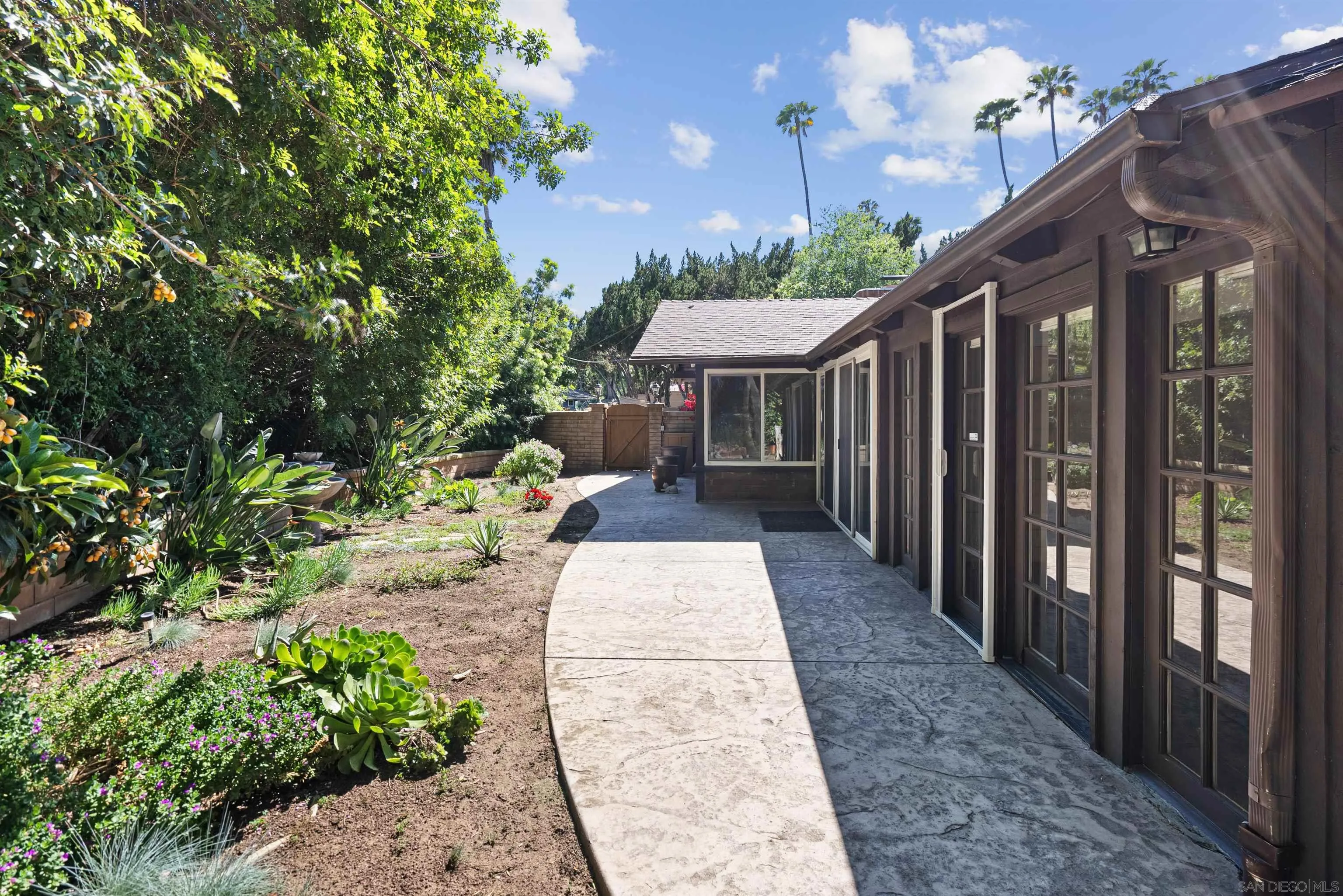 4201 Avenida Gregory