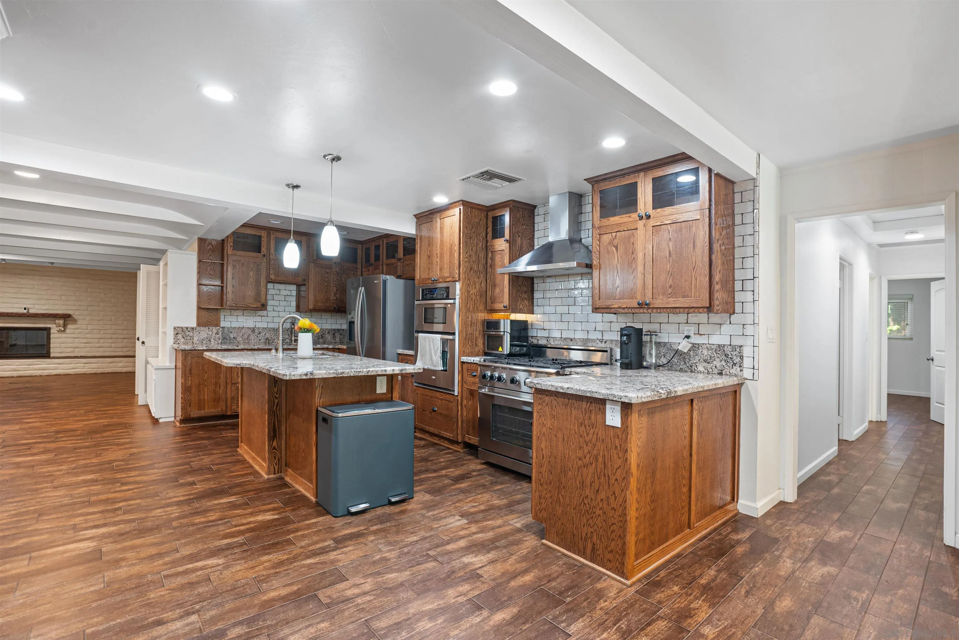 4201 Avenida Gregory