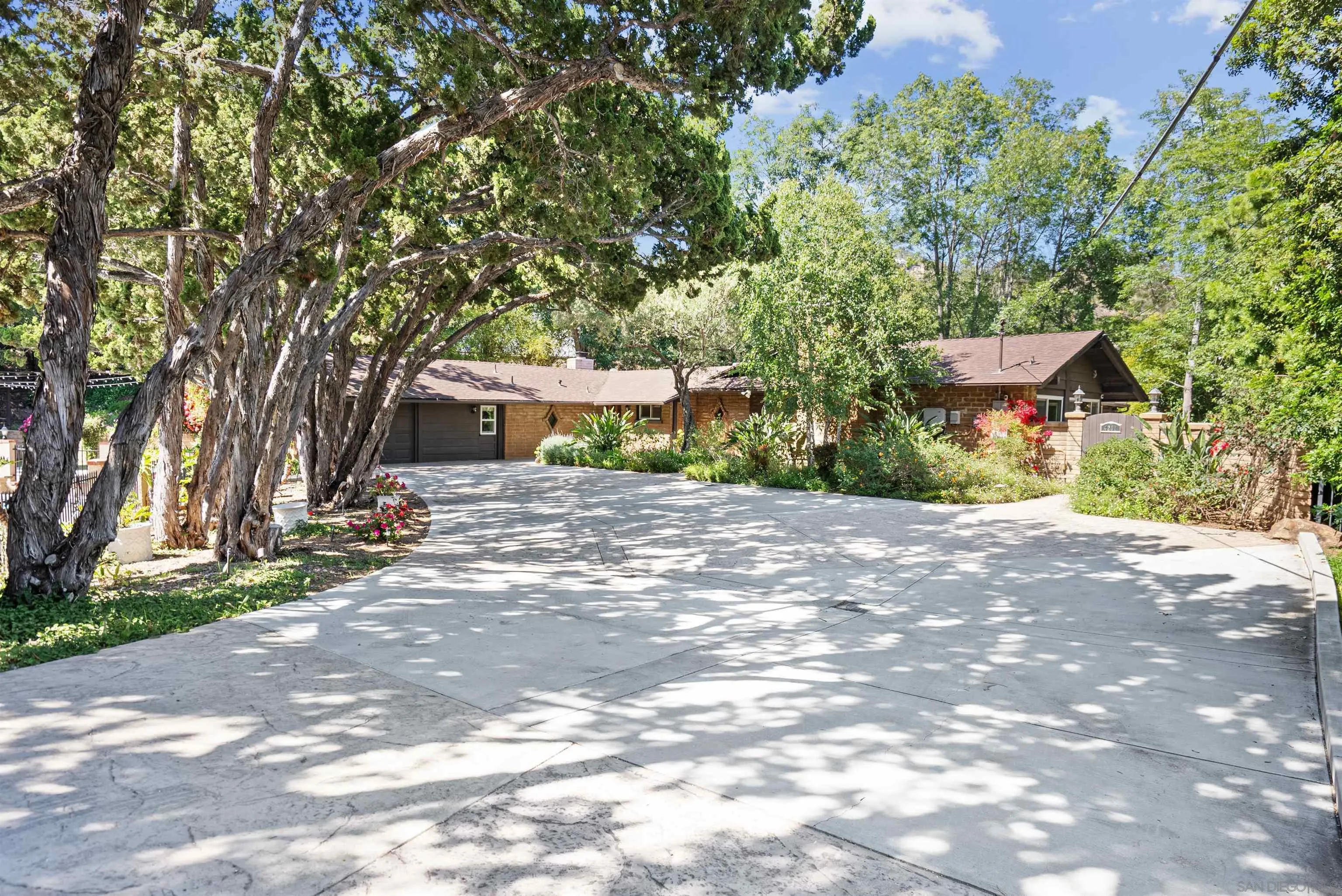 4201 Avenida Gregory